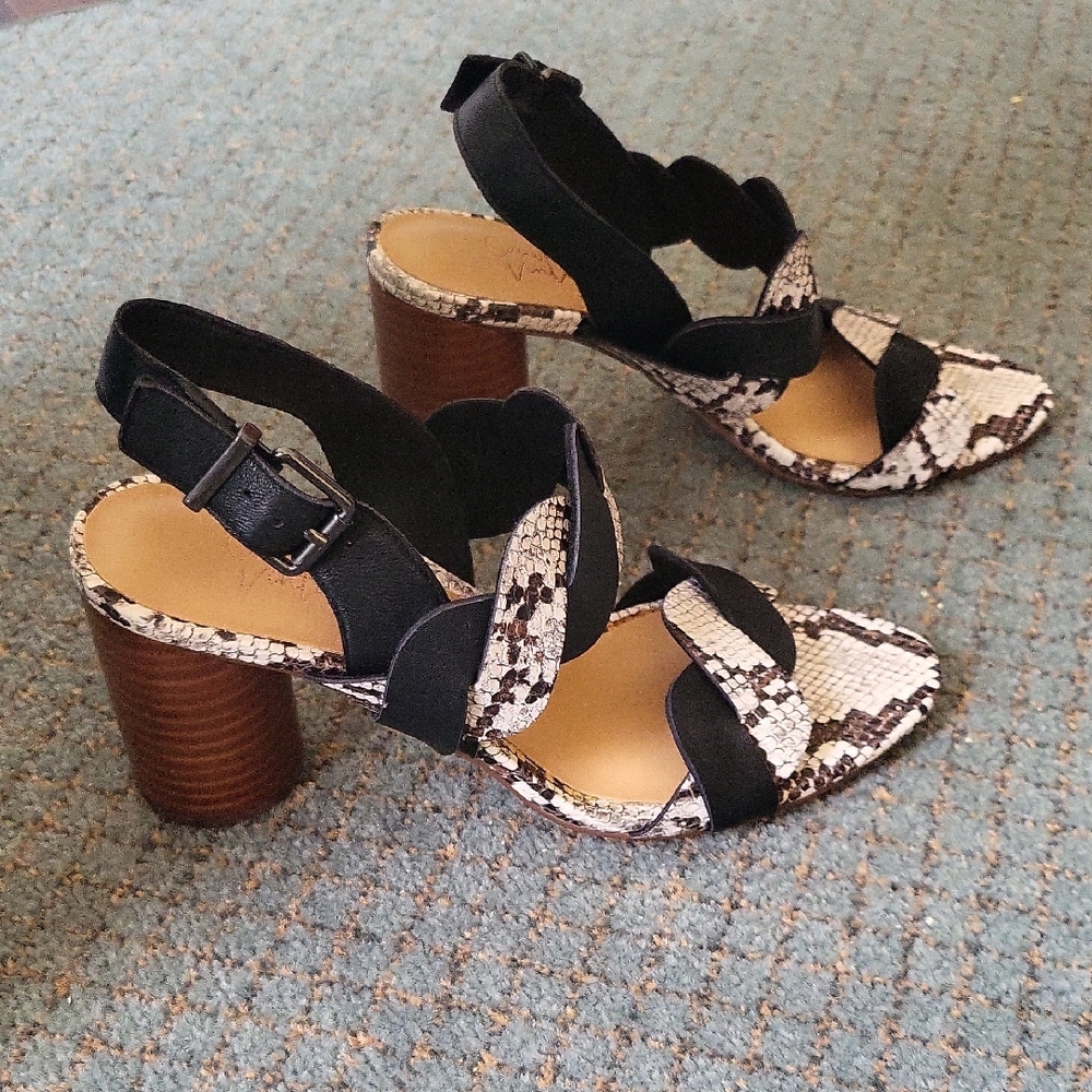 Crown Vintage Black and Snake Print Heels Size 7